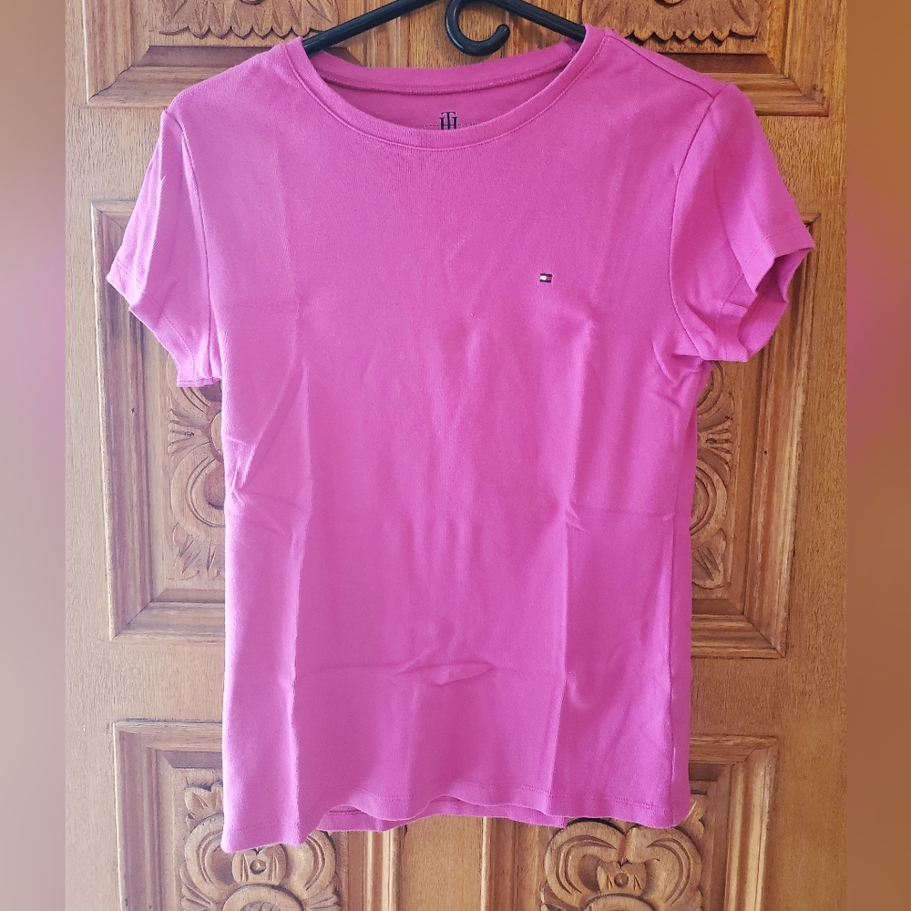 Pink Tommy Hilfiger tshirt. Size large.